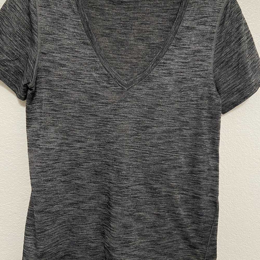Lululemon v neck size 8
